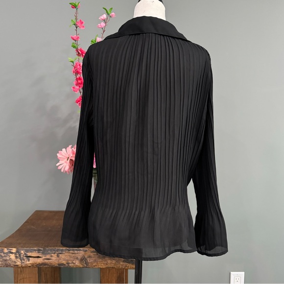 Investments Petites Button Down long Sleeve - Picture 3 of 9